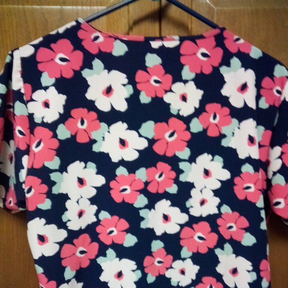 Floral Silky Scrub Top - Picture 4 of 4